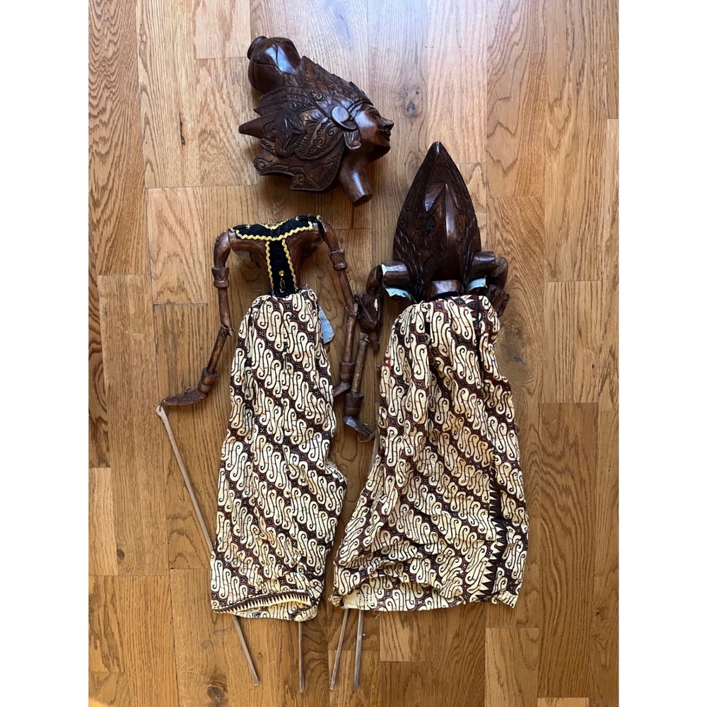 2 Vintage Indonesian Wayang Golek Rod Puppets Hand Carved Wood Batik 1 head! - Picture 3 of 4